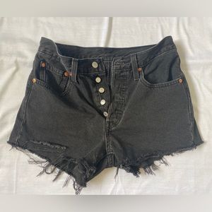 LEVI’S 501 DISTRESSED SHORTS Size 26